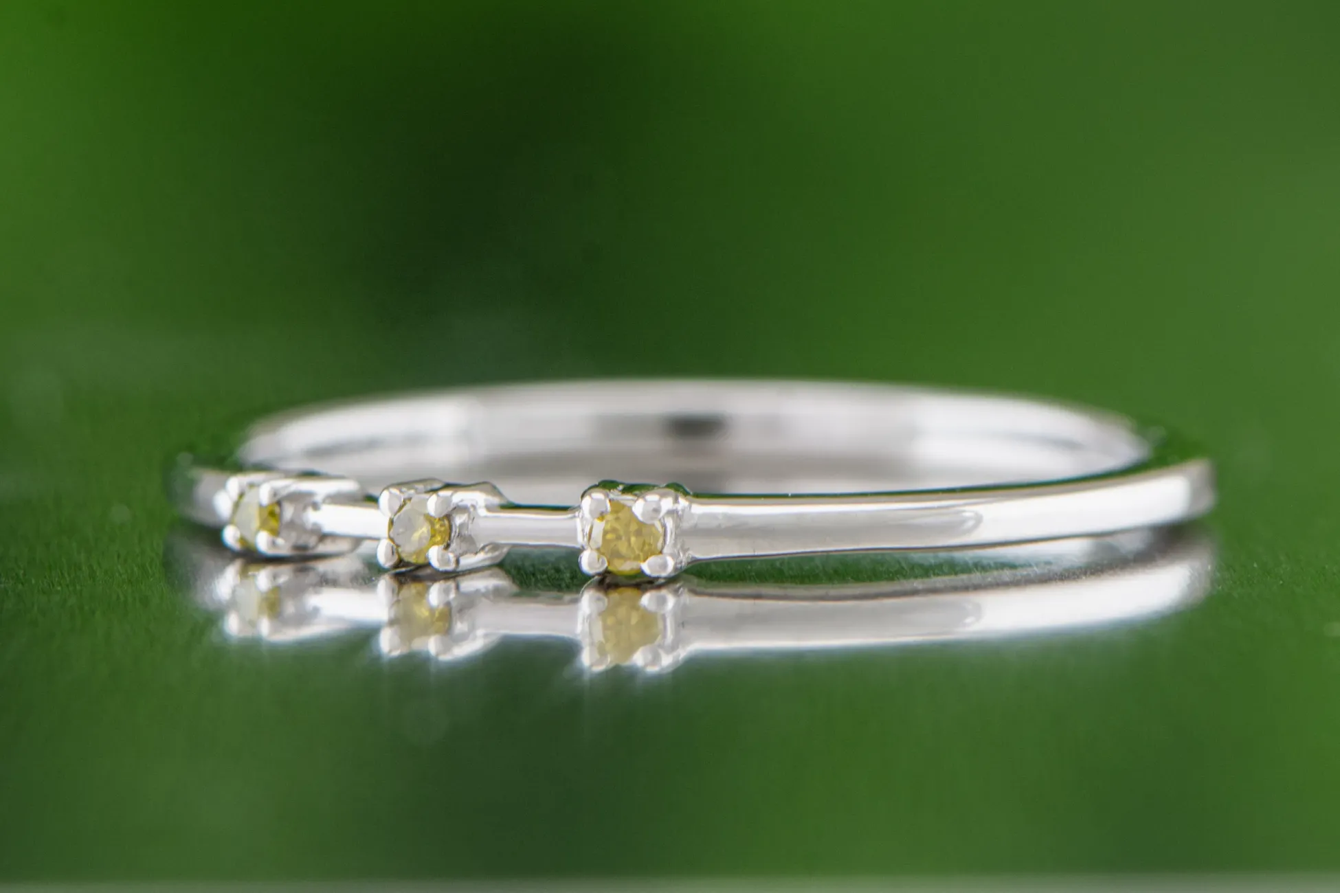 Сребърен пръстен с жълти Диаманти